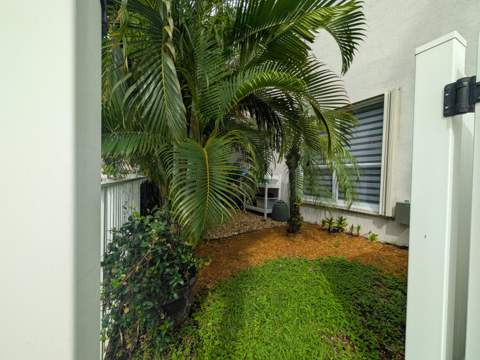 855 SW 174th Terrace, Pembroke Pines FL - photo 7 of 36