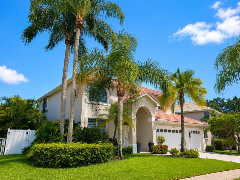 5 bedroom Single Family Residence at 855 SW 174th Terrace, Silver Lakes Phase II Replat, Pembroke Pines — photo 2
