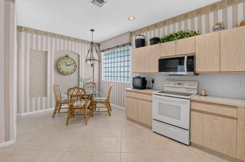 9773 Arbor View Drive, Boynton Beach FL - photo 15 of 50