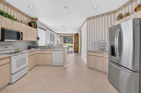 9773 Arbor View Drive, Boynton Beach FL - photo 13 of 50