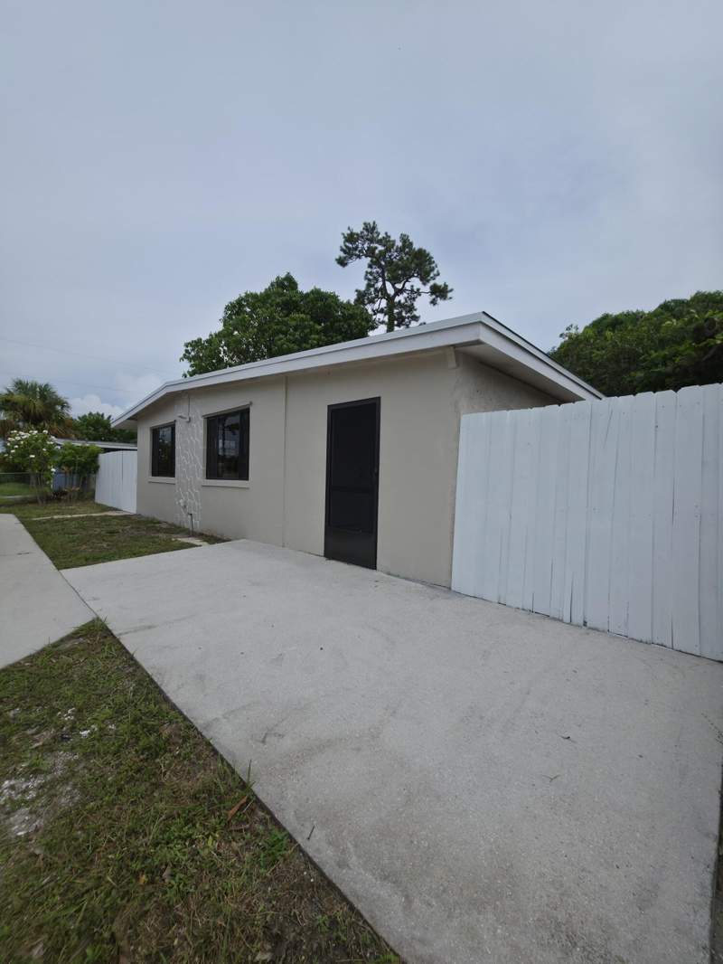 3 bedroom Single Family Residence at 5536 Purdy Lane, Forest Hill Village 2, West Palm Beach — photo 2