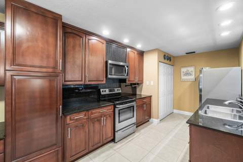 14595 Lucy Drive, Delray Beach FL - photo 7 of 44