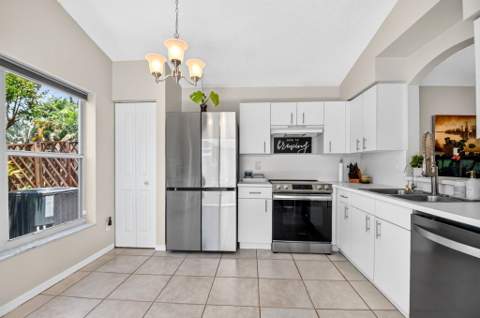 7285 Burgess Drive, Lake Worth FL - photo 7 of 37