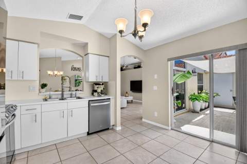 7285 Burgess Drive, Lake Worth FL - photo 10 of 37