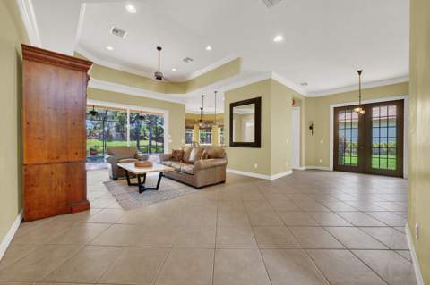 7726 Greenbrier Circle, Port St. Lucie FL - photo 10 of 54