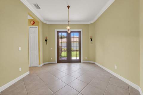 7726 Greenbrier Circle, Port St. Lucie FL - photo 13 of 54