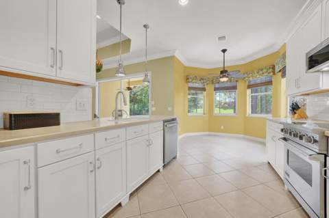 7726 Greenbrier Circle, Port St. Lucie FL - photo 16 of 54