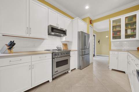 7726 Greenbrier Circle, Port St. Lucie FL - photo 17 of 54