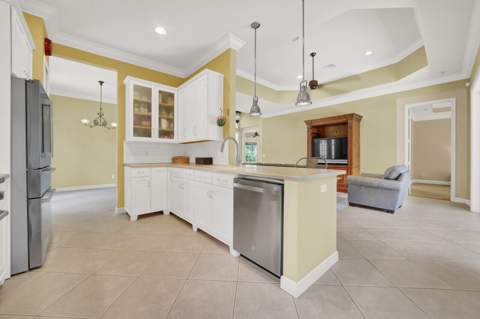 7726 Greenbrier Circle, Port St. Lucie FL - photo 18 of 54