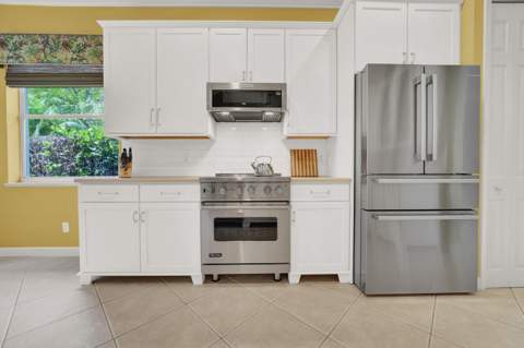 7726 Greenbrier Circle, Port St. Lucie FL - photo 19 of 54