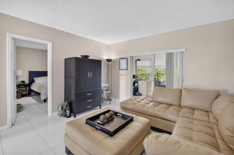 1115 Lake Terrace #103, Boynton Beach FL - photo 6 of 22