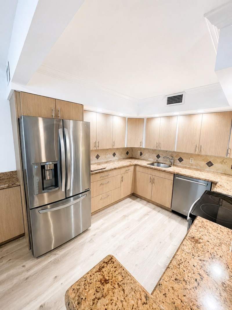 2 bedroom Condominium at 2035 Lincoln B, Lincoln At Century Village Condo, Boca Raton — photo 2