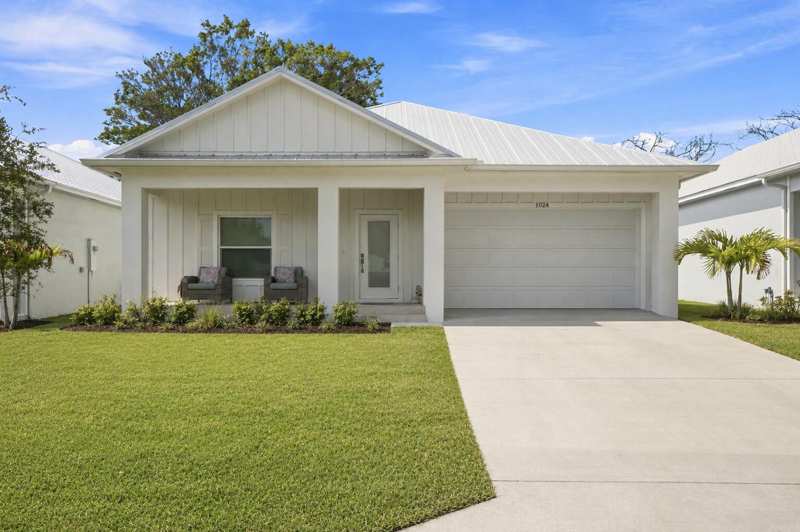 4 bedroom Single Family Residence at 1024 SW 35th Street, Palm City Amended, Palm City — photo 1