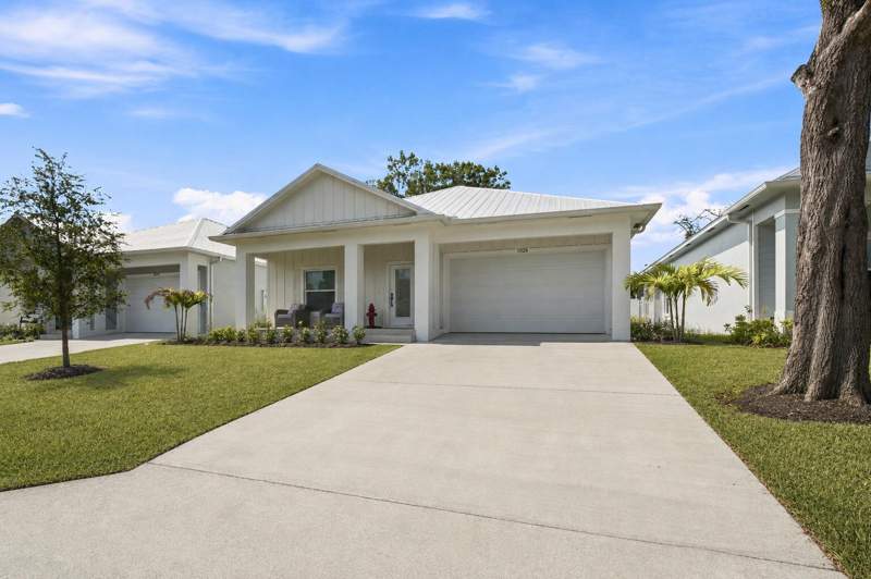 4 bedroom Single Family Residence at 1024 SW 35th Street, Palm City Amended, Palm City — photo 2