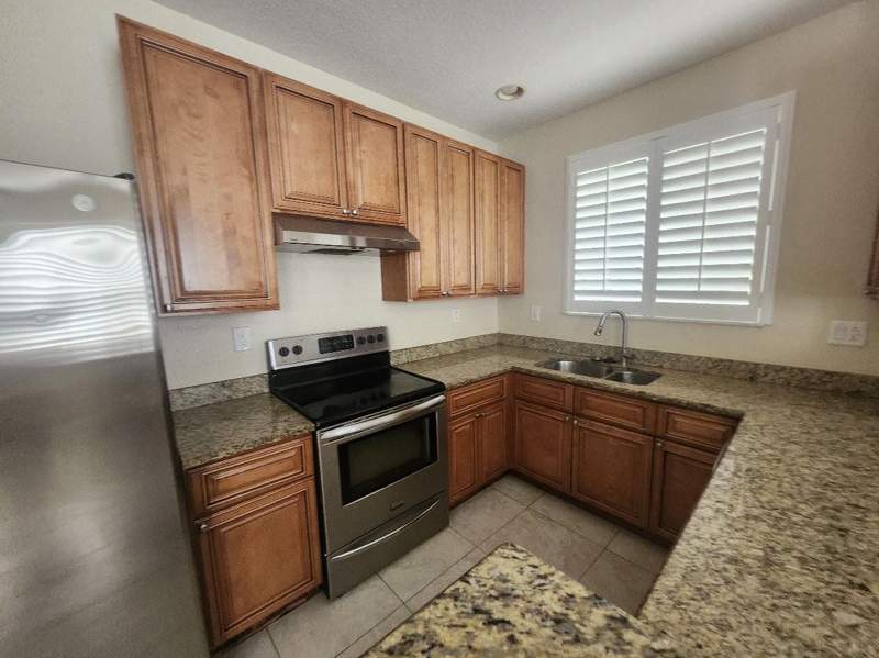 2 bedroom Townhouse at 3189 Laurel Ridge Circle, Thousand Oaks, Riviera Beach — photo 5