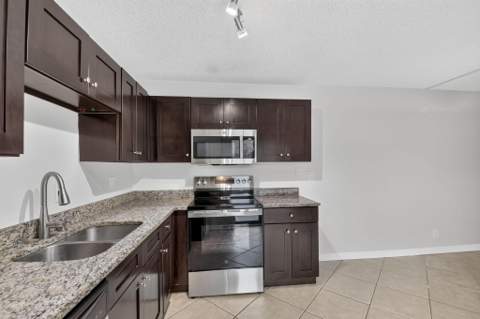 744 Springdale Circle, Palm Springs FL - photo 16 of 40