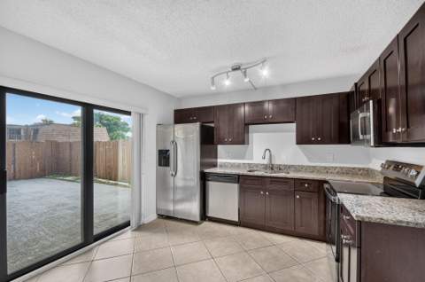 744 Springdale Circle, Palm Springs FL - photo 18 of 40