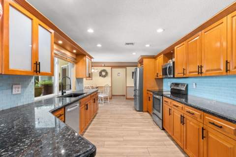 1491 NW 99th Avenue, Plantation FL - photo 12 of 42
