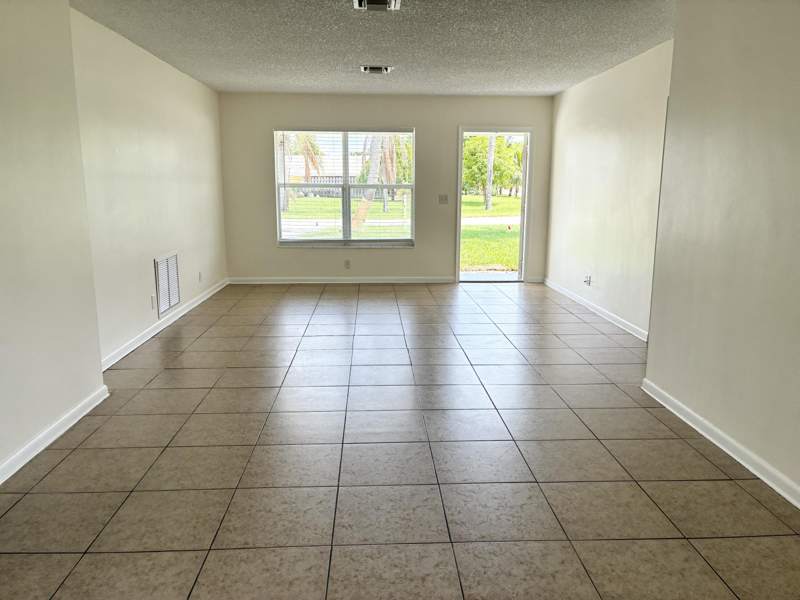 2 bedroom Single Family Residence at 1142 Garnett Street, Lyndon Lanes 2, Lantana — photo 4