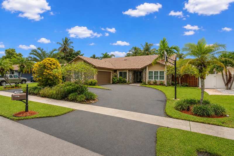 4 bedroom Single Family Residence at 1491 NW 99th Avenue, Jacaranda Lakes , Plantation — photo 1