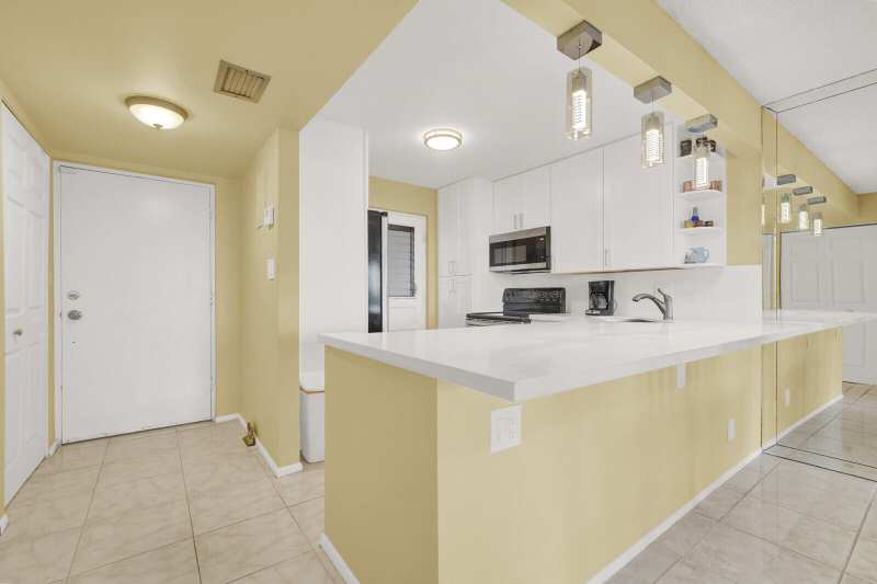 1 bedroom Condominium at 6461 NW 2nd Avenue #509, Boca Teeca Condo 5, Boca Raton — photo 1