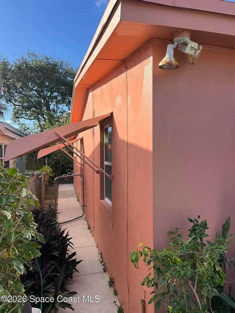 3 bedroom Single Family Residence at 612 Minnesota Street, Lantana, Lantana — photo 4