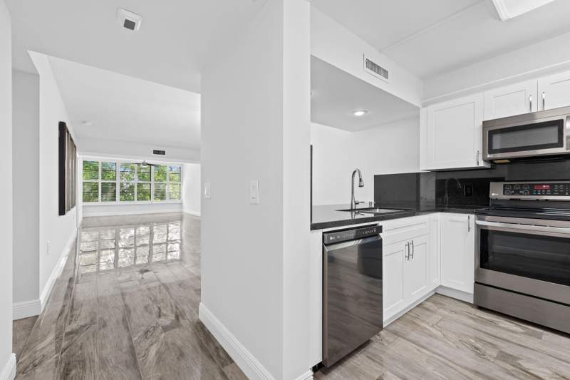 2 bedroom Condominium at 1502 Whitehall Drive #403, Condo 1 Of Whitehall Condos, Davie — photo 3