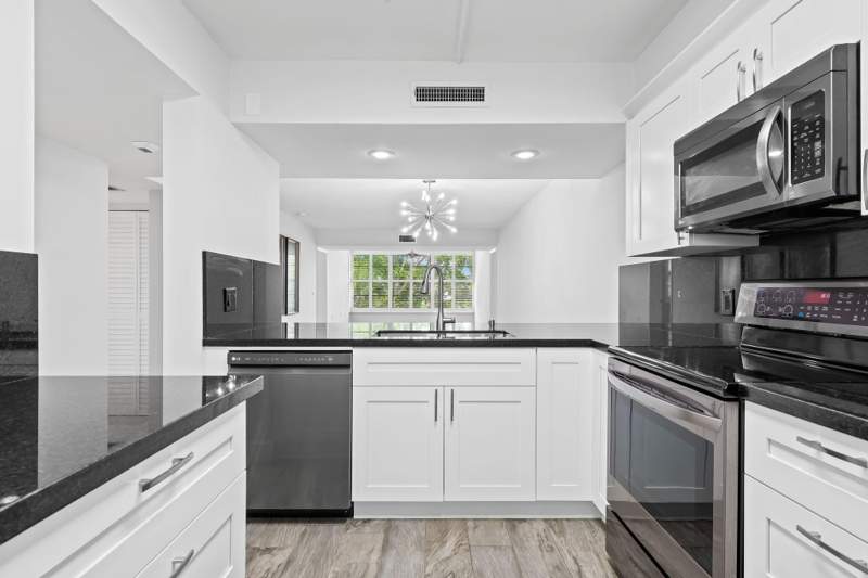 2 bedroom Condominium at 1502 Whitehall Drive #403, Condo 1 Of Whitehall Condos, Davie — photo 2