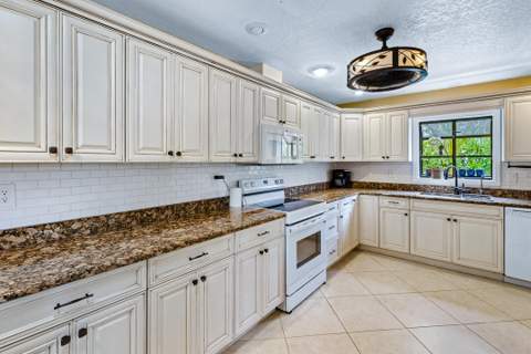 622 SW Pine Tree Lane, Palm City FL - photo 18 of 52