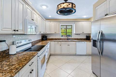 622 SW Pine Tree Lane, Palm City FL - photo 19 of 52