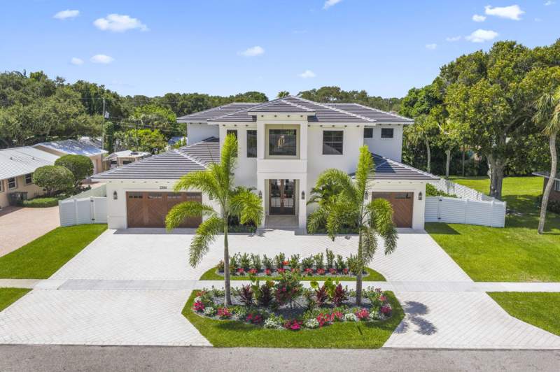 4 bedroom Single Family Residence at 2384 Windsor Road, Windsor Est, Palm Beach Gardens — photo 2