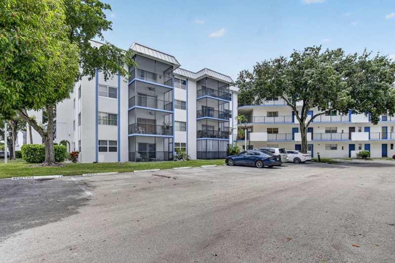 1 bedroom Condominium at 6001 N Falls Circle Drive #306, Falls Of Inverrary, Lauderhill — photo 1