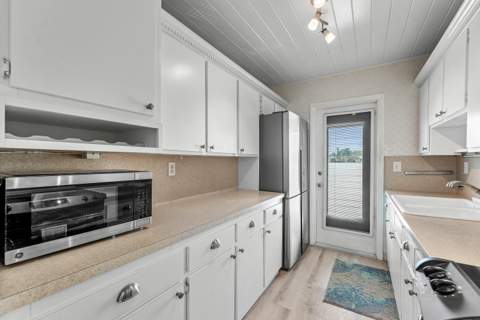 4111 NE 21st Way #204, Lighthouse Point FL - photo 10 of 35