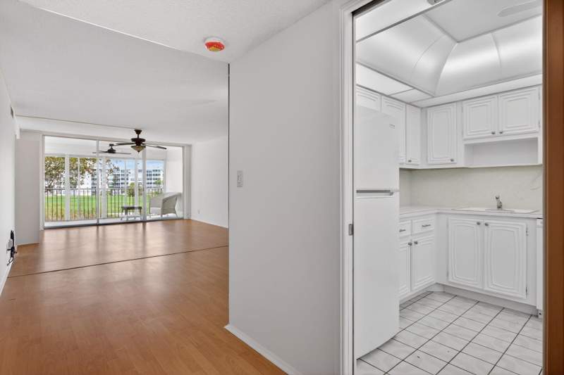 2 bedroom Condominium at 2651 S Palm Aire Drive #302, No 27 Palm-Aire Country Club, Pompano Beach — photo 3