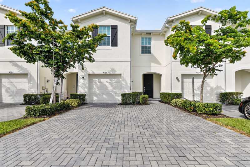 3 bedroom Townhouse at 4168 Lagoon Shore Drive, Lakeshore At The Fountains, Lake Worth — photo 1