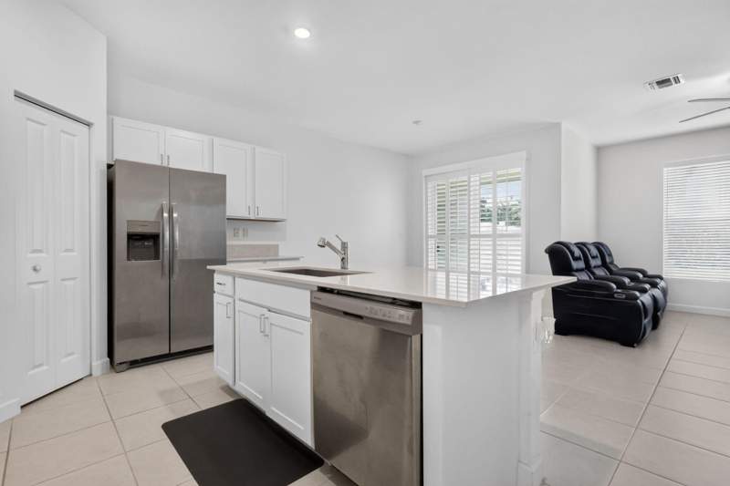 3 bedroom Townhouse at 4168 Lagoon Shore Drive, Lakeshore At The Fountains, Lake Worth — photo 2