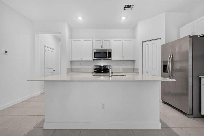 3 bedroom Townhouse at 4168 Lagoon Shore Drive, Lakeshore At The Fountains, Lake Worth — photo 4