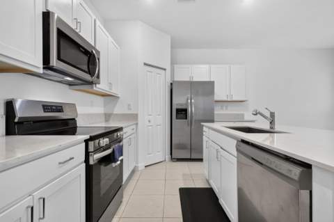4168 Lagoon Shore Drive, Lake Worth FL - photo 6 of 32