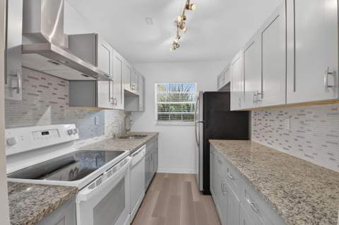 5073 Lakefront Boulevard #C, Delray Beach FL - photo 12 of 33