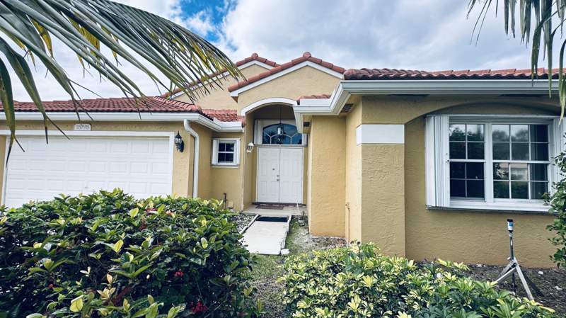 3 bedroom Single Family Residence at 18798 Caspian Circle, Weitzer Sub 2, Boca Raton — photo 2