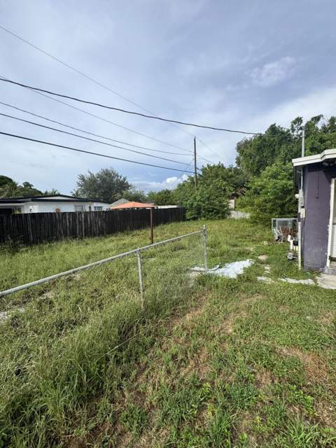 243 NE 39th Court, Deerfield Beach FL - photo 9 of 9