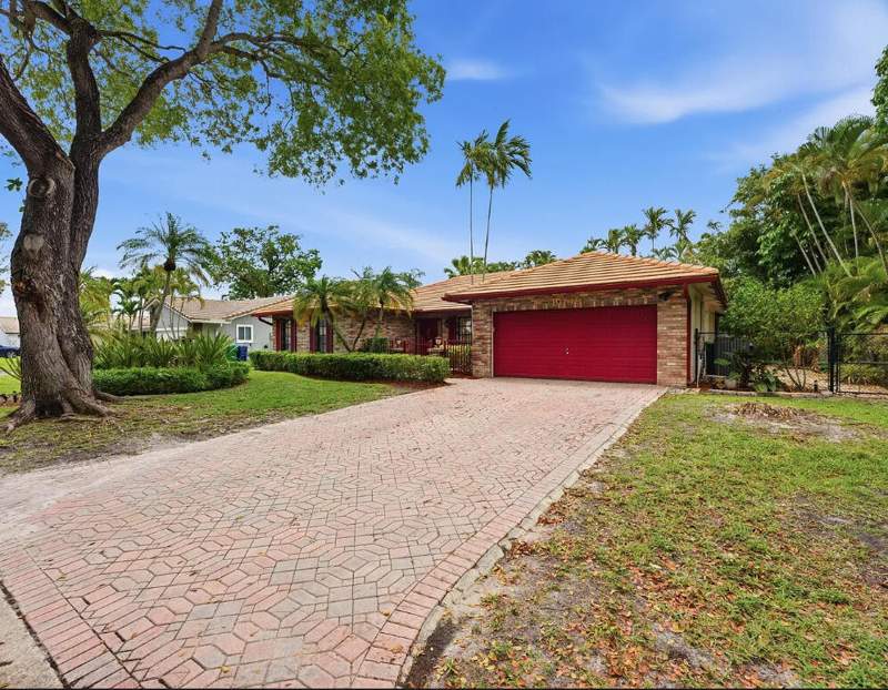 4 bedroom Single Family Residence at 10740 NW 19th Street, Cypress Run, Coral Springs — photo 2