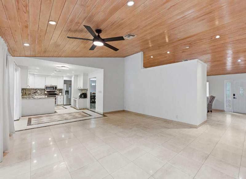 4 bedroom Single Family Residence at 10740 NW 19th Street, Cypress Run, Coral Springs — photo 4