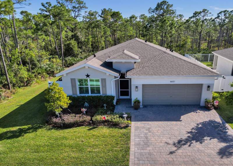 4 bedroom Single Family Residence at 6651 SE Park Trace Drive, Preserves at Park Trace, Stuart — photo 2