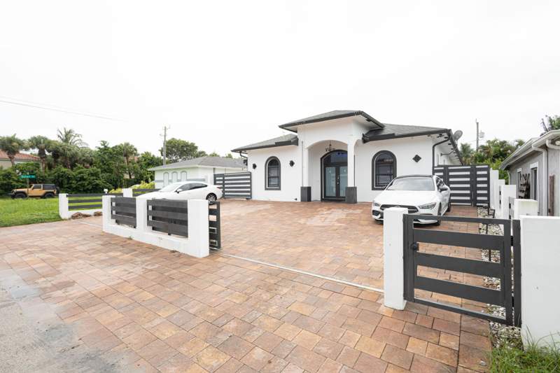 4 bedroom Single Family Residence at 725 Mercury Street, Sky Ranch, West Palm Beach — photo 2