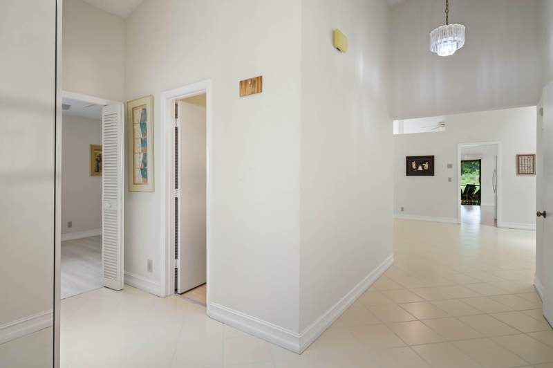 3 bedroom Single Family Residence at 7003 Golf Pointe Circle, Woodmont Tract 71, Tamarac — photo 2