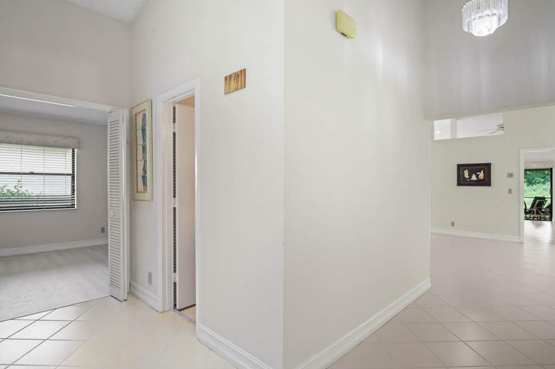3 bedroom Single Family Residence at 7003 Golf Pointe Circle, Woodmont Tract 71, Tamarac — photo 3