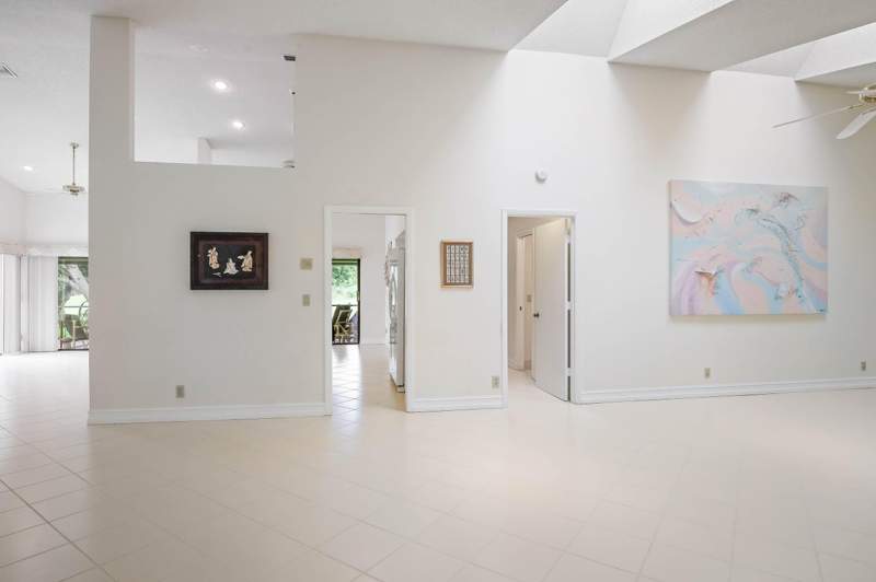 3 bedroom Single Family Residence at 7003 Golf Pointe Circle, Woodmont Tract 71, Tamarac — photo 4