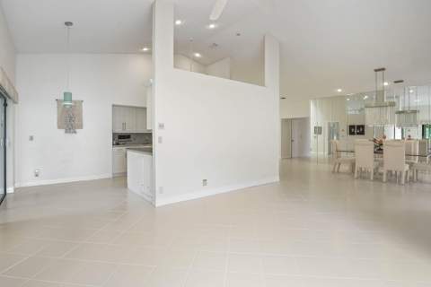 7003 Golf Pointe Circle, Tamarac FL - photo 7 of 55