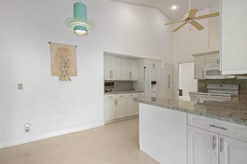 7003 Golf Pointe Circle, Tamarac FL - photo 13 of 55
